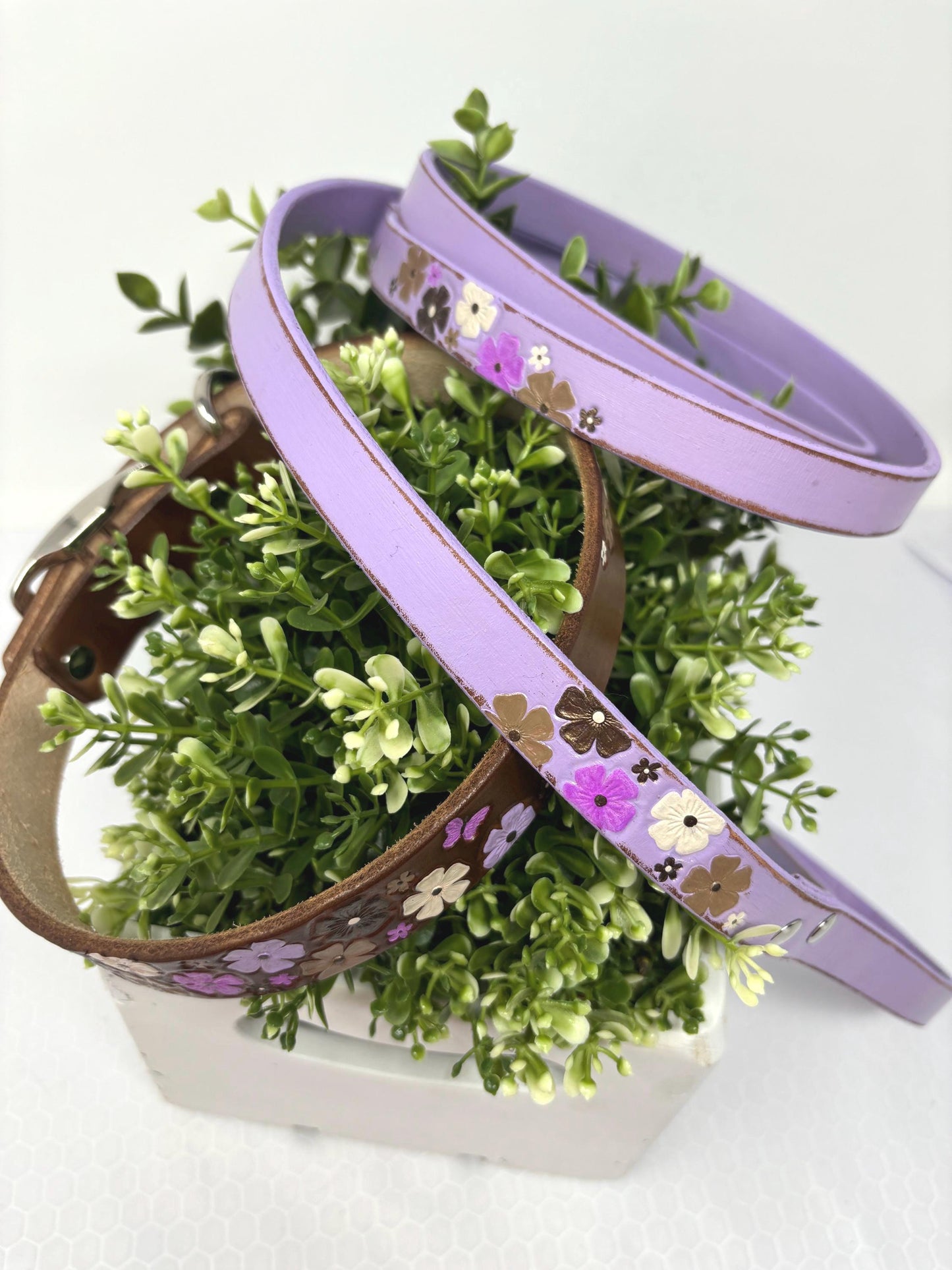 Handcrafted Leather Floral Dog Collar: Personalized, Lilac Leash Option